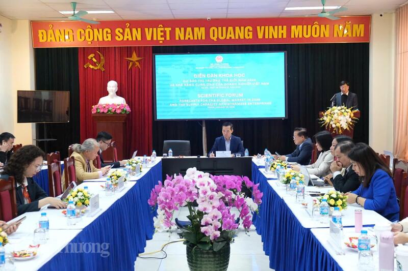 Toàn cảnh diễn đàn