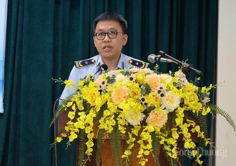 Ông Nguyễn Quang Huy, Phó Chi cục trưởng, Chi cục Quản lý thị trường TP. Hồ Chí Minh báo cáo tại Okvip69 Đăng ký cá cược.
