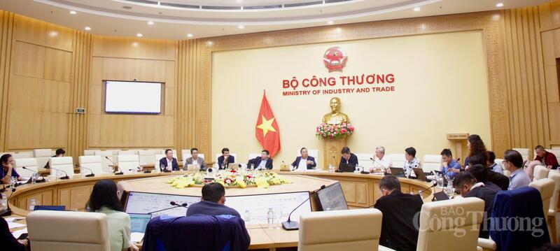 Toàn cảnh cuộc họp tổ soạn thảo Dự thảo Nghị định sửa đổi, bổ sung một số điều của Nghị định số 61/2025/NĐ-CP về cấp phép hoạt động điện lực.