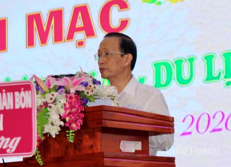 Ông Nguyễn Trúc Sơn, Phó Chủ tịch UBND tỉnh Vĩnh Long phát biểu tại buổi khai mạc. Ảnh: Khánh Ngọc
