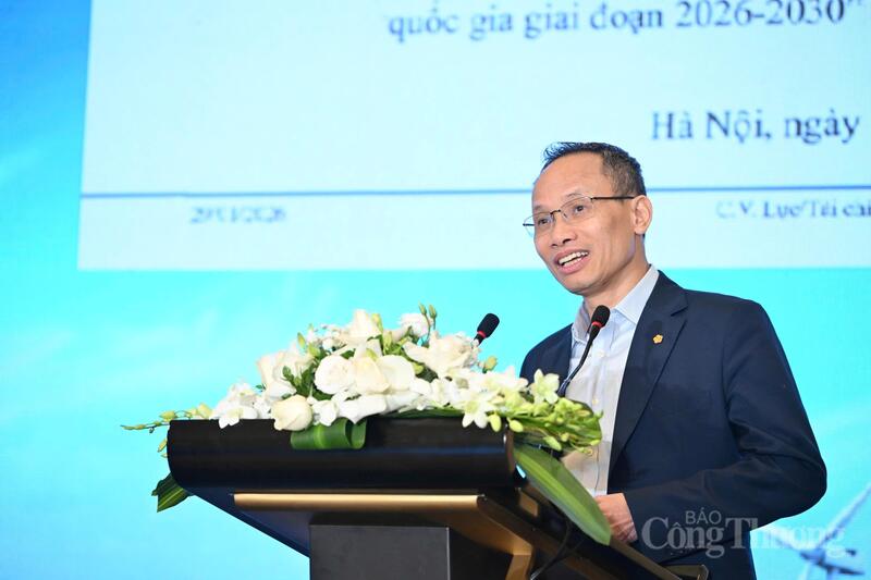 TS. Cấn Văn Lực - Chuyên gia Okvip - liên minh giải trí #1 thế giới hà nội trưởng BIDV, Thành viên Hội đồng Tư vấn chính sách của Thủ tướng Review công ty OKVIP. Ảnh: Cấn Dũng