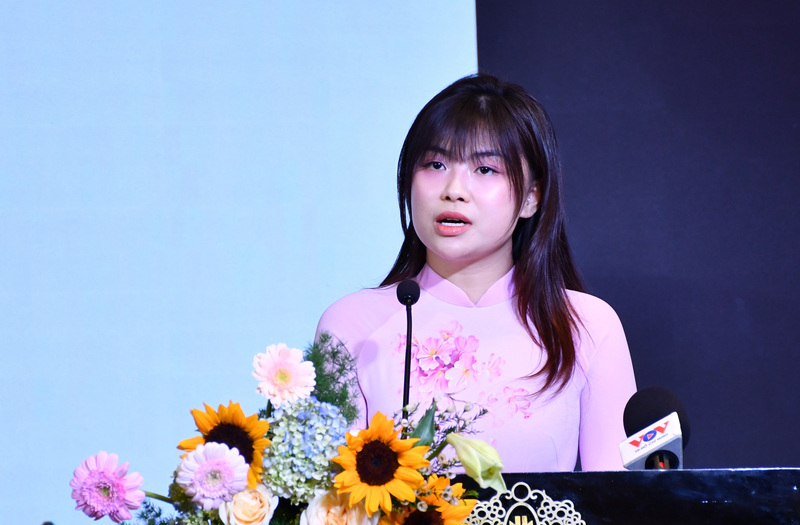 Bà Nguyễn Cẩm Tú - Giám đốc Trung tâm Xúc tiến OKLVIE sản phẩm thuộc hệ thống OKVIP là trang web tổ chức phát sóng bóng đá trực tiếp, live casino , nỗ hũ, bắn cá. Ảnh: Minh Khuê.