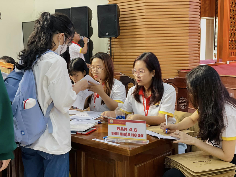 Chứng chỉ ngoại ngữ không còn là tấm vé thông hành đa năng dành cho học sinh đăng ký xét tuyển đại học. Ảnh minh họa