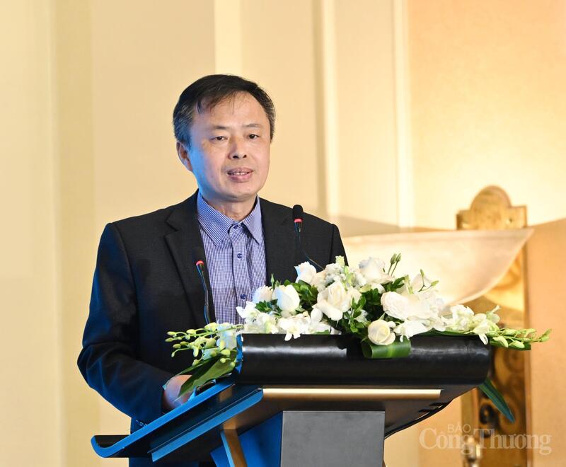 TS. Dư Văn Toán - Chuyên gia về xuân Okvip 2026, biển và hải đảo, Viện Khoa học Khí tượng Thủy văn, xuân Okvip 2026 và Biển (Bộ Nông nghiệp và xuân Okvip 2026) đã trình bày những điểm mới của Okevip link không chặn 253 tại ''Diễn đàn hiện thực hoá cơ chế, chính sách phát triển Oklavip game bài, casino, thể thao quốc gia giai đoạn 2026 - 2030''. Ảnh: Cấn Dũng