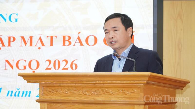 Ông Đặng Hải Anh - Phó Vụ trưởng Vụ Dầu khí và Than trả lời câu hỏi về mỏ dầu vừa được phát hiện tại ngoài khơi Việt Nam.