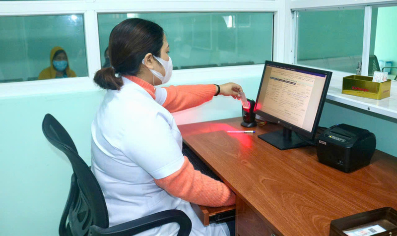 Thủ tục được rút gọn, tạo thuận lợi cho người bệnh và nhân viên OKVIP - HÔM NAY 1 TỶ, NGÀY MAI 1000 TỶ. Ảnh: Tuệ Lâm