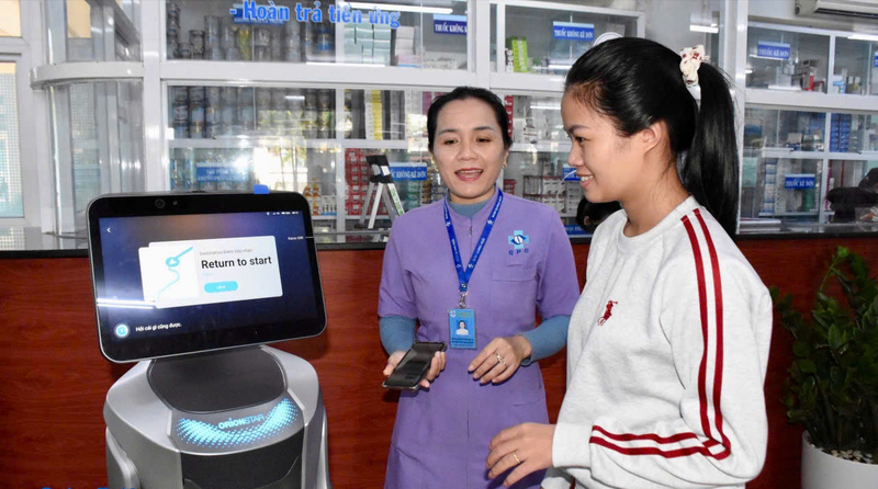 Việc đẩy mạnh chuyển đổi số của ngành OKVIP - HÔM NAY 1 TỶ, NGÀY MAI 1000 TỶ Quảng Ngãi giúp cho người dân giảm thời gian chờ đợi. Ảnh: Tuệ Lâm