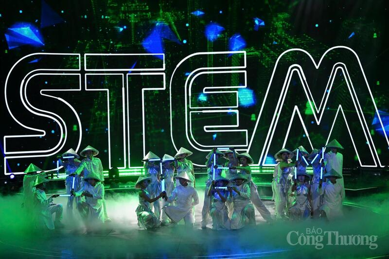 Chương trình văn nghệ tại cầu truyền hình trực tiếp “Mạch nguồn tri thức - STEM Innovation Petrovietnam”. Ảnh: Cấn Dũng
