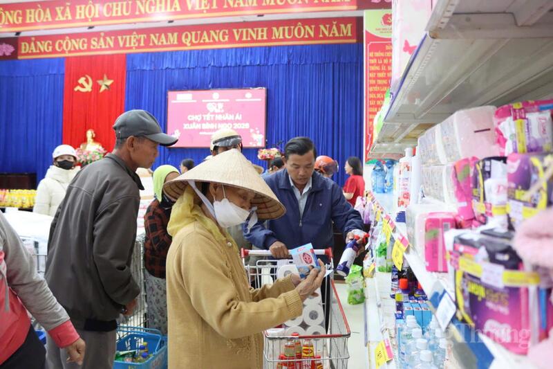 Các sản phẩm được lựa chọn nhiều là hàng tiêu dùng trong gia đình, bánh kẹo mứt...