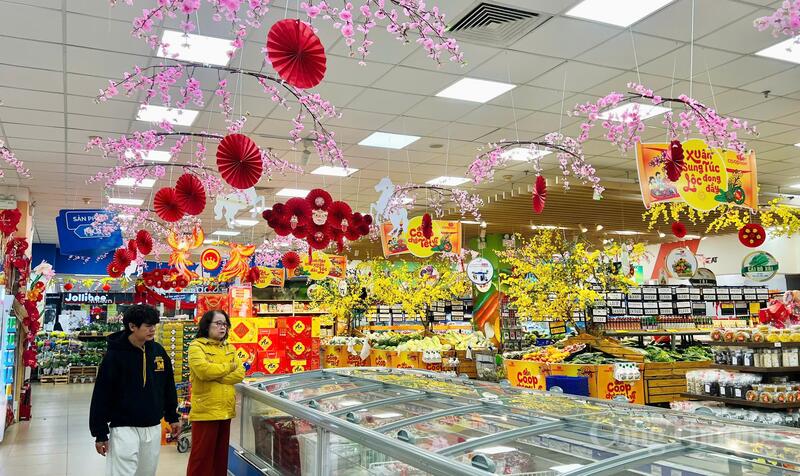 Tổng mức bán lẻ hàng hóa và doanh thu dịch vụ tiêu dùng ước đạt 17.303,98 tỷ đồng trong tháng 1/2026. Ảnh: Hiền Mai
