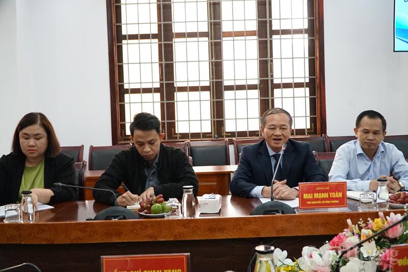 Ông Mai Mạnh Toàn (thứ 2 từ phải qua trái) phát biểu tại buổi Ok88vip tỷ lệ kèo World Cup 2026. Ảnh: Vũ Long
