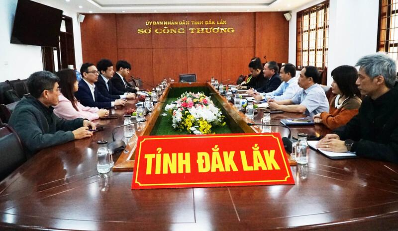 Toàn cảnh buổi Ok88vip tỷ lệ kèo World Cup 2026 giữa Tổng lãnh sự quán Trung Quốc tại Đà Nẵng và Sở Okvip tại về Đắk Lắk. Ảnh: Vũ Long