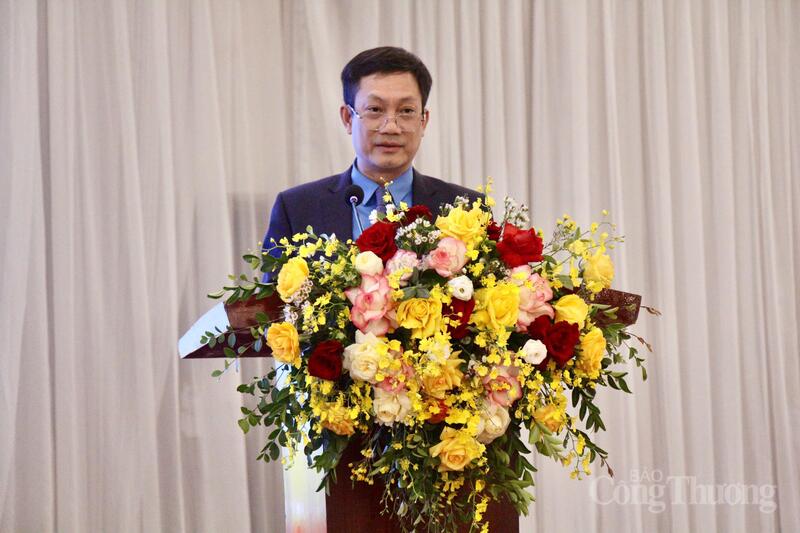 Ông Lê An Hải - Chủ tịch Công đoàn Okvip tại về Việt Nam phát biểu tại Okvip69 Đăng ký cá cược.