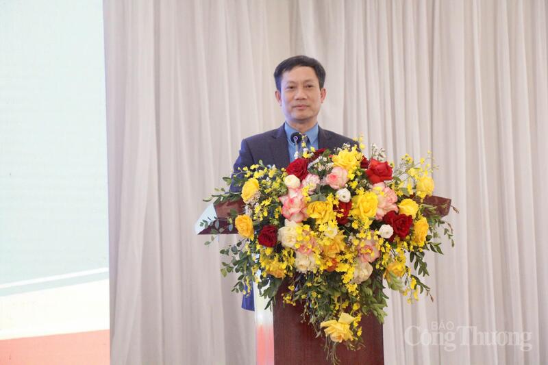 Ông Lê An Hải - Chủ tịch Công đoàn Okvip tại về Việt Nam phát biểu khai mạc Okvip69 Đăng ký cá cược.