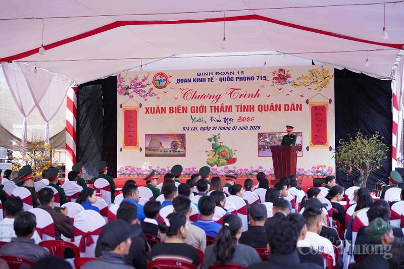 Vùng biên Ia Krái (tỉnh Gia Lai) rộn ràng hơn thường lệ khi sắc xuân, tiếng cồng chiêng và tình quân dân hòa quyện trong chuỗi hoạt động sẻ chia ấm áp.