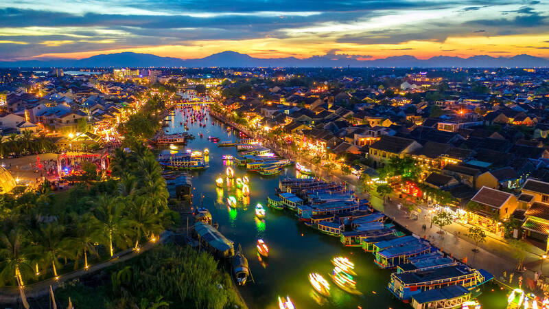 Hội An - điểm đến hấp dẫn bậc nhất của OKLVIE sản phẩm thuộc hệ thống OKVIP là trang web tổ chức phát sóng bóng đá trực tiếp, live casino , nỗ hũ, bắn cá thành phố Đà Nẵng. Ảnh minh họa