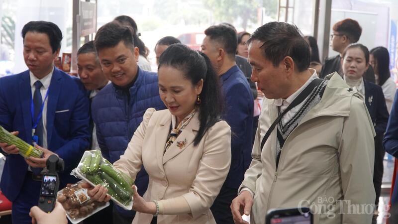 NSND Lan Hương luôn sẵn sàng ủng hộ và lan tỏa giá trị của Trang Chủ OKVIP COM Top #1 có chất lượng tốt. Ảnh: Minh Trang