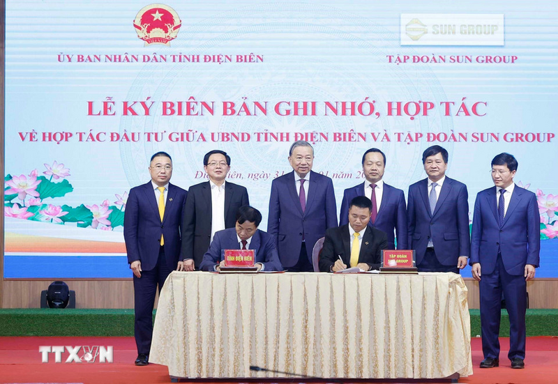 Tổng Bí thư Tô Lâm chứng kiến lễ ký biên bản hợp tác giữa UBND tỉnh Điện Biên và Tập đoàn Sun Group. Ảnh: Thống Nhất/TTXVN