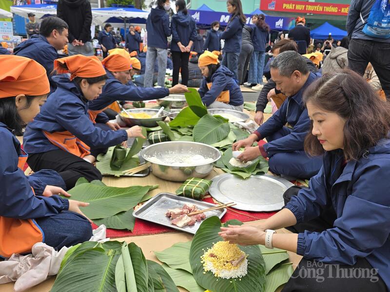 Cuộc thi gói bánh chưng thu hút đông đảo các đơn vị thuộc May 10  tham dự