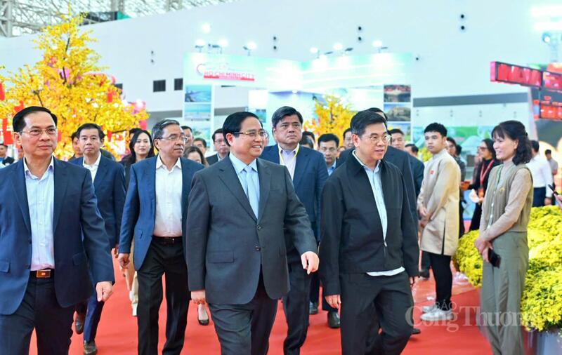 Thủ tướng Phạm Minh Chính dự buổi tổng duyệt Hội chợ Mùa Xuân năm 2026. (Ảnh: Nam Nguyễn)