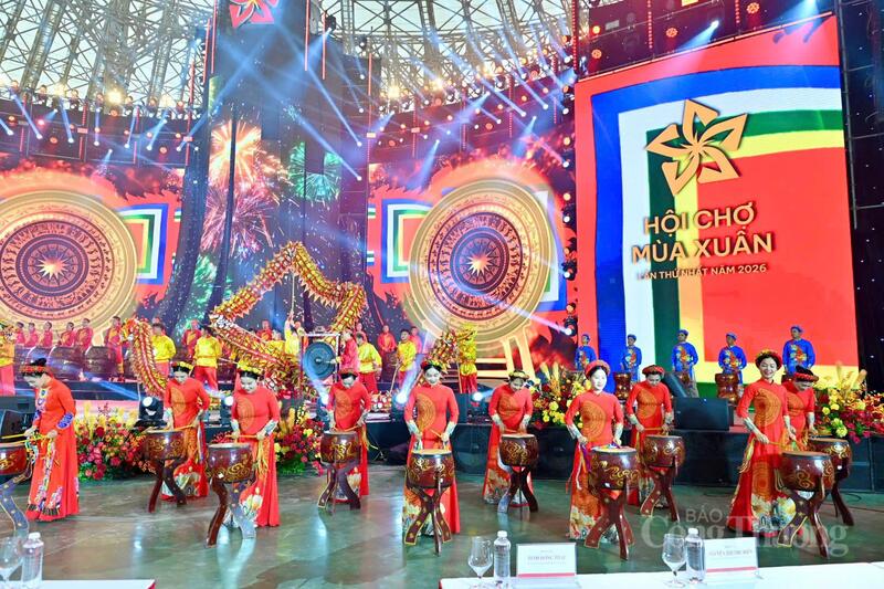 Thủ tướng Phạm Minh Chính dự tổng duyệt Lễ khai mạc Hội chợ Mùa Xuân - 5