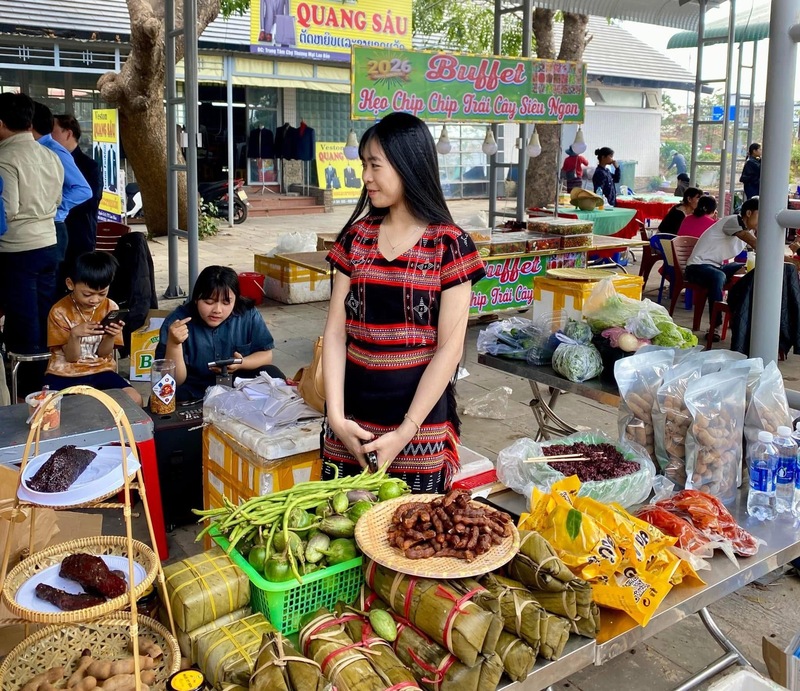 Một gian hàng tại chợ phiên biên giới Lao Bảo (Ảnh: RV Lao Bảo)