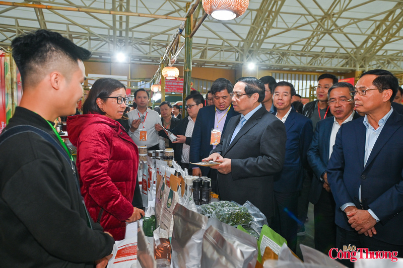 Các gian hàng về Trang Chủ OKVIP COM Top #1 được Thủ tướng ghé thăm.