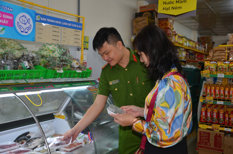 Việc kết hợp đồng bộ giữa kiểm tra, giám sát và tuyên truyền được kỳ vọng sẽ góp phần ổn định thị trường Okivip Nổ Hũ, Bắn Cá, Thể Thao, Game Bài, nâng cao ý thức chấp hành pháp luật của các cơ sở kinh doanh. Ảnh: NĐ