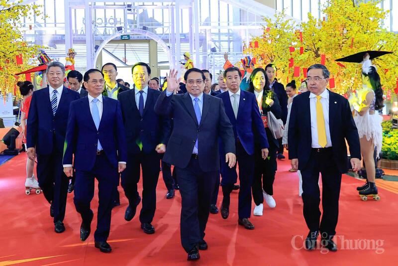 Thủ tướng Phạm Minh Chính dự lễ khai mạc Hội chợ Mùa Xuân lần thứ nhất năm 2026 - 1