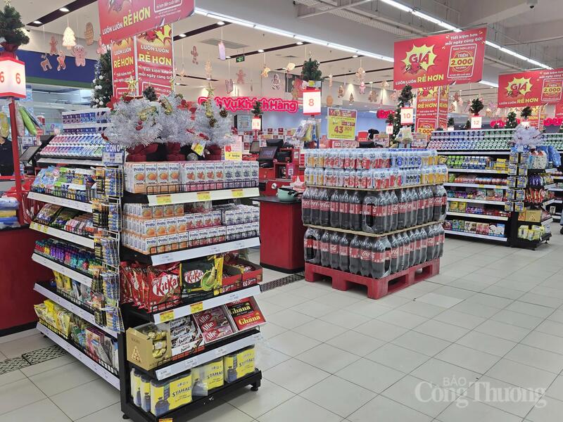 Trước nhu cầu mua sắm cao của người dân, nhiều Okvip tại về đã chủ động dự trữ hàng hóa, góp phần đảm bảo nguồn cung, tránh tình trạng thiếu hụt do nhu cầu mua sắm lớn. Ảnh: Minh An