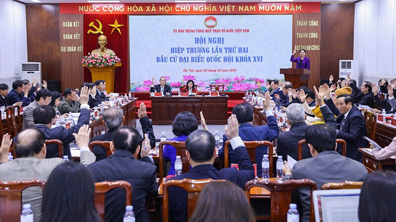 100% đại biểu biểu quyết thống nhất cao với danh sách 217 người được các cơ quan, tổ chức, đơn vị ở Trung ương được giới thiệu ứng cử đại biểu Quốc hội khóa XVI