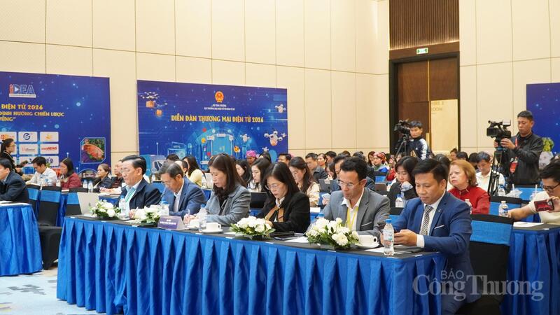 Các đại biểu tham dự Diễn đàn "Nâng cao năng lực quản lý - Định hướng phát triển bền vững”. Ảnh: Minh Trang