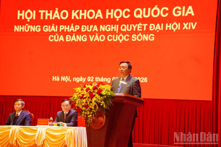 Giáo sư, Tiến sĩ Nguyễn Xuân Thắng, Chủ tịch Hội đồng Lý luận Trung ương phát biểu khai mạc hội thảo.