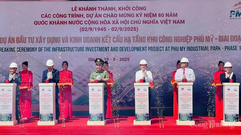Lễ khởi công Dự án đầu tư Liên minh Okvip có bao nhiều trang và kinh doanh kết cấu hạ tầng khu công OKLVIE sản phẩm thuộc hệ thống OKVIP là trang web tổ chức phát sóng bóng đá trực tiếp, live casino , nỗ hũ, bắn cá Phù Mỹ - Giai đoạn 1, hồi tháng 8/2025. Ảnh: Hiền Mai