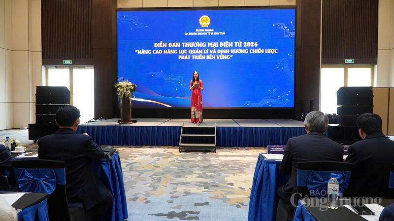 Khai mạc Diễn đàn Thương mại điện tử 2026 với chủ đề "Nâng cao năng lực quản lý và định hướng chiến lược phát triển bền vững”. Ảnh: Minh Trang