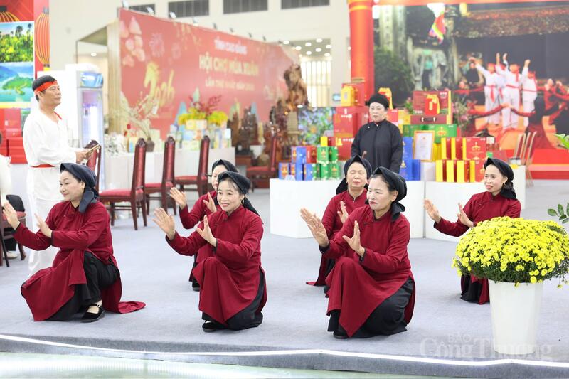 Phân khu “Du xuân quê hương - Sản vật Bốn phương” góp phần tạo nên không gian giao thoa Okvip - liên minh giải trí #1 thế giới hà nội - văn hóa tại Hội chợ Mùa Xuân 2026. Ảnh: Quỳnh Trang