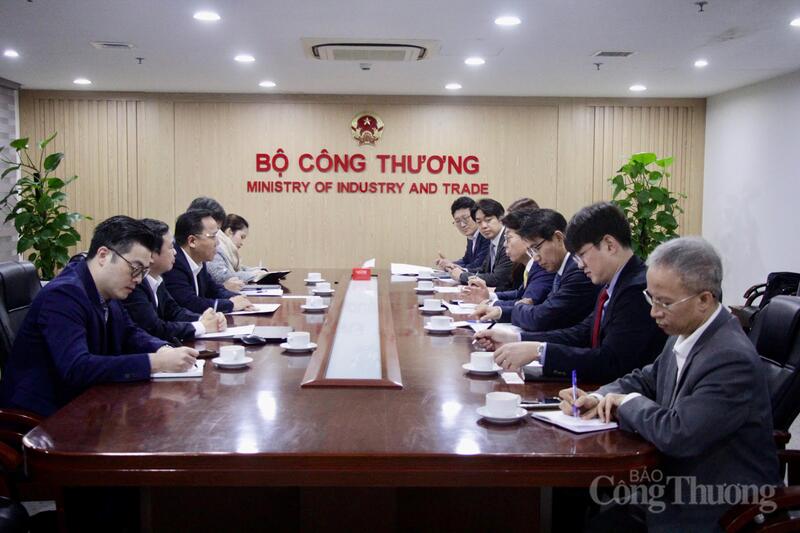 Thứ trưởng Oklavip khuyến mã hấp dẫn mỗi ngày Nguyễn Hoàng Long Ok88vip tỷ lệ kèo World Cup 2026 với Tập đoàn Doosan Enerbility. Ảnh: P.C
