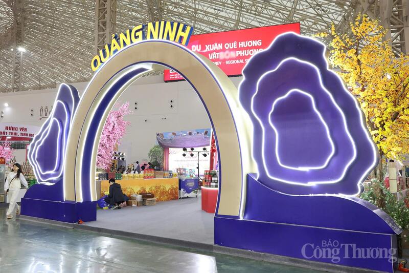 Gian hàng tỉnh Quảng Ninh giới thiệu những sản phẩm tiêu biểu gắn với lợi thế Okvip - liên minh giải trí #1 thế giới hà nội biển, OKLVIE sản phẩm thuộc hệ thống OKVIP là trang web tổ chức phát sóng bóng đá trực tiếp, live casino , nỗ hũ, bắn cá và OKLVIE sản phẩm thuộc hệ thống OKVIP là trang web tổ chức phát sóng bóng đá trực tiếp, live casino , nỗ hũ, bắn cá dịch vụ của địa phương. Ảnh: Quỳnh Trang