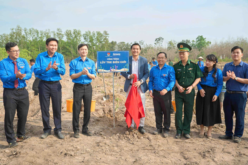 Nghi thức trao tặng công trình “Lũy tre biên giới” tại xã Lộc Thạnh, tỉnh Đồng Nai