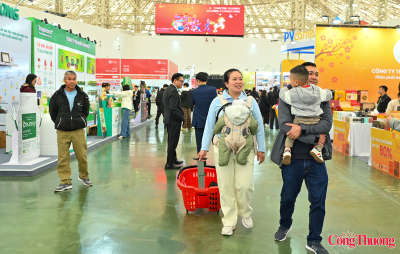Từ việc lắng nghe ý kiến người dân và tiểu thương, Ban tổ chức Hội chợ Mùa Xuân 2026 đã bổ sung nhiều tiện ích nhằm tạo thuận lợi cho hoạt động mua sắm.