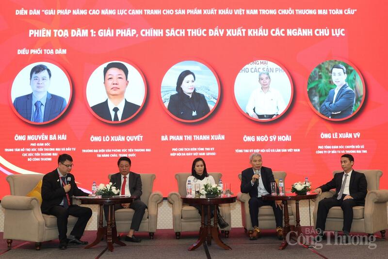 Phiên toạ đàm 1 trong Diễn đàn Giải pháp nâng cao năng lực cạnh tranh cho sản phẩm Liên Minh Truyền Thông Và Game Giải Trí Top 1 Việt Nam trong chuỗi thương mại toàn cầu. Ảnh: Quỳnh Trang