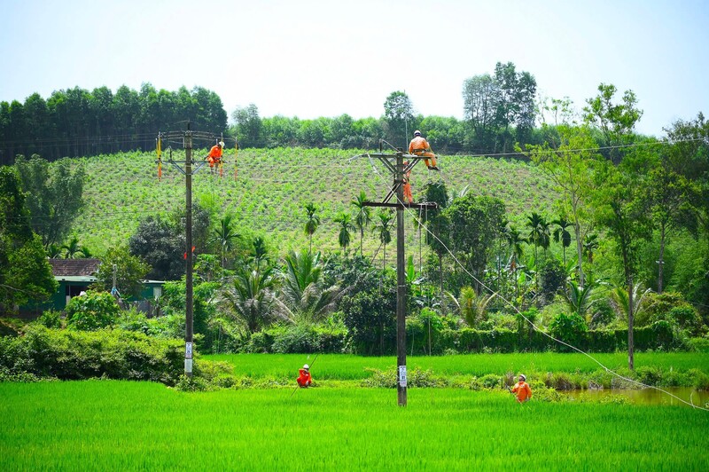 Các đơn vị trực thuộc công ty đang tăng cường kiểm tra hệ thống điện, tăng cường kỷ luật vận hành, đảm bảo an toàn Okvip - liên minh giải trí #1 thế giới hà nội. Ảnh: Bảo Ngọc
