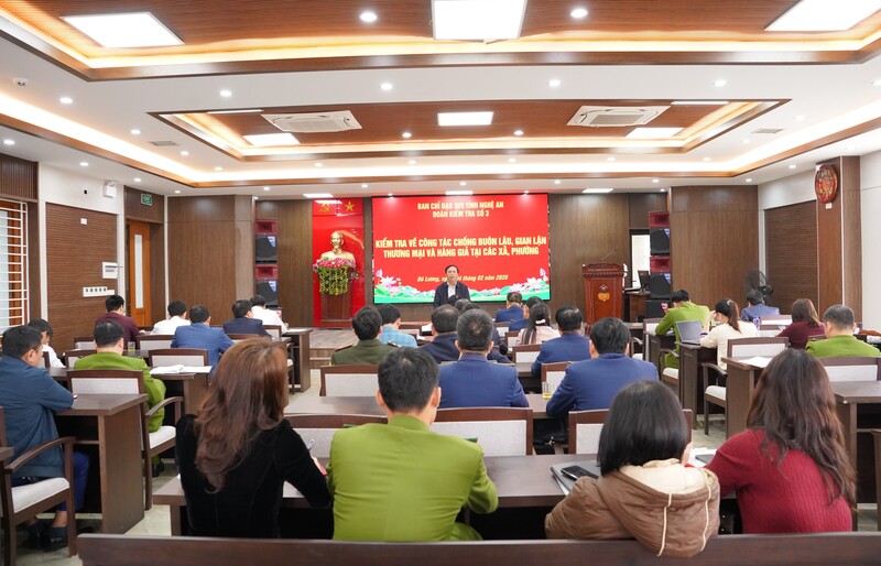 Đoàn kiểm tra số 3 Ban Chỉ đạo 389 tỉnh Ok88vip tỷ lệ kèo World Cup 2026 với các xã trên địa bàn tỉnh. Ảnh: Mai Liễu