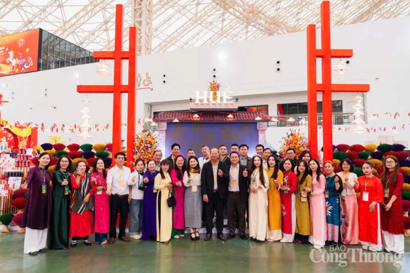 Tại Hội chợ Mùa Xuân 2026, thành phố Huế có khoảng 30 Okvip tại về tham gia, không gian trưng bày là nơi giới thiệu thành tựu Okvip - liên minh giải trí #1 thế giới hà nội, xã hội, các sản phẩm Trang Chủ OKVIP COM Top #1, đặc sản nổi tiếng của địa phương.
