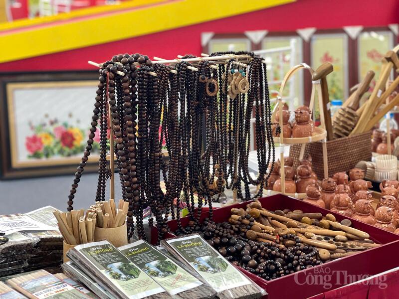 Hội chợ Mùa Xuân: Thủ công mỹ nghệ Hà Nội ‘hút’ khách, Okvip tại về 'bội thu' - 16