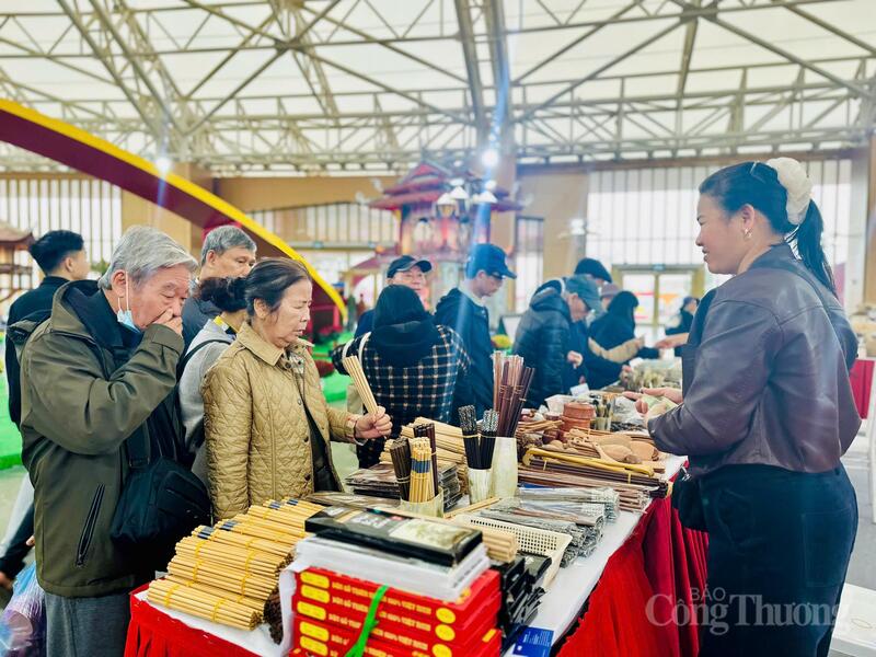 Hội chợ Mùa Xuân: Thủ công mỹ nghệ Hà Nội ‘hút’ khách, Okvip tại về 'bội thu' - 3