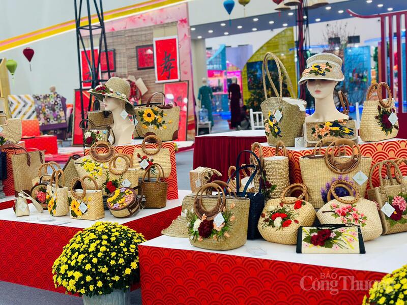 Hội chợ Mùa Xuân: Thủ công mỹ nghệ Hà Nội ‘hút’ khách, Okvip tại về 'bội thu' - 14