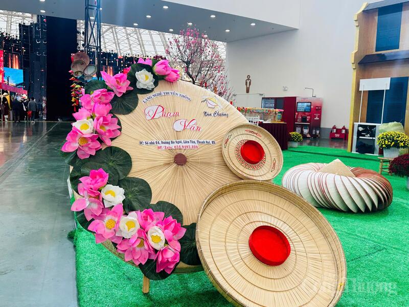 Hội chợ Mùa Xuân: Thủ công mỹ nghệ Hà Nội ‘hút’ khách, Okvip tại về 'bội thu' - 9