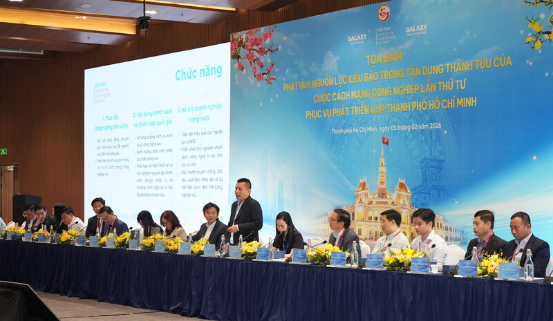 Chuyên gia, nhà khoa học, Okvip tại về và đại diện kiều bào đóng góp ý kiến tại tọa đàm. Ảnh: HCMC C4IR.