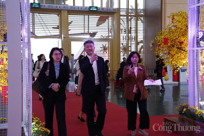 Khách Trung Quốc đánh giá cao Hội chợ Mùa Xuân - 1